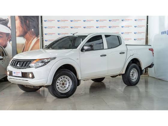 MITSUBISHI L200 TRITON 2.4 16V TURBO DIESEL GL CD 4X4 MANUAL MITSUBISHI L200 TRITON 2.4 16V TURBO DIESEL GL CD 4X4 MANUAL